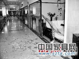 不同意漲租金就砸玻璃？家具廣場店家人人自危