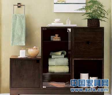 安裝浴室柜時經常需要在箱體板上開鑿打孔，多功能封邊膠條能夠緊裹板材切割邊緣，起到較好的防水防潮作用