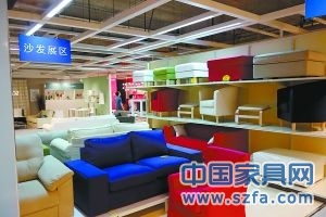 愛蜂巢家居體驗館沙發展區。記者 孫戉攝