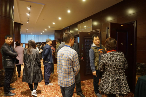 新品體驗區，讓每位嘉賓零距離體驗金大新品防盜門的過硬品質