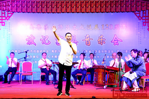 波記家具音樂會現場人聲鼎沸，熱鬧非凡