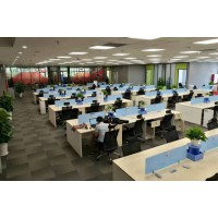 開放辦公區域與管理層辦公室的辦公家具定制有哪些區別？